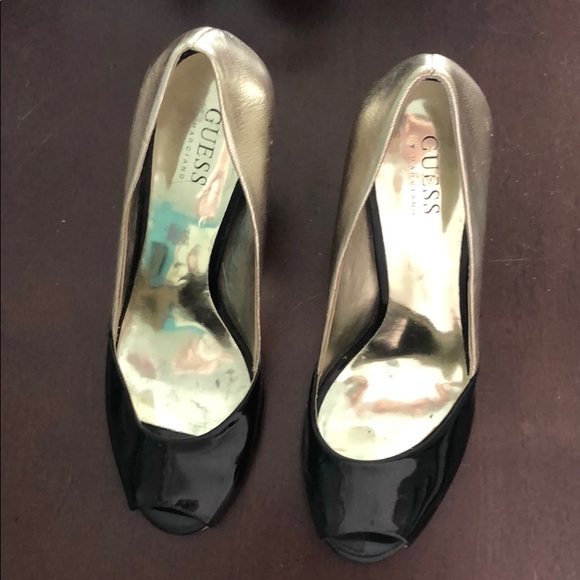 GUESS? Gold and Black Peep-toe - Picture 1 of 3